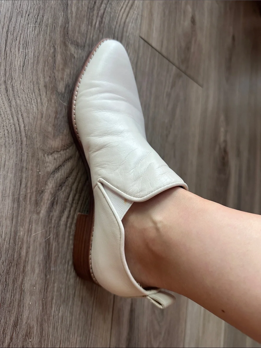 Pour La Victoire Leather Dress Shoes in White